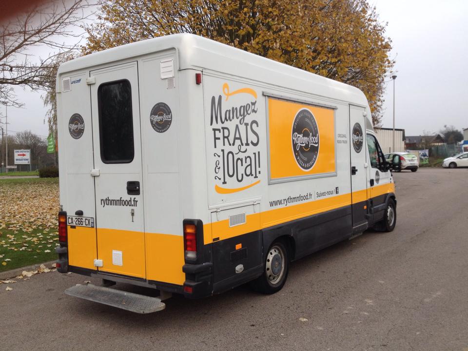 marquage-adhesif-food-truck-pas-cher-flocage-adhesif-camion-food-truck-pas-cher-agence-de-publicite-paris-rouen-personnalisation-food-truck-adhesif-rouen-paris