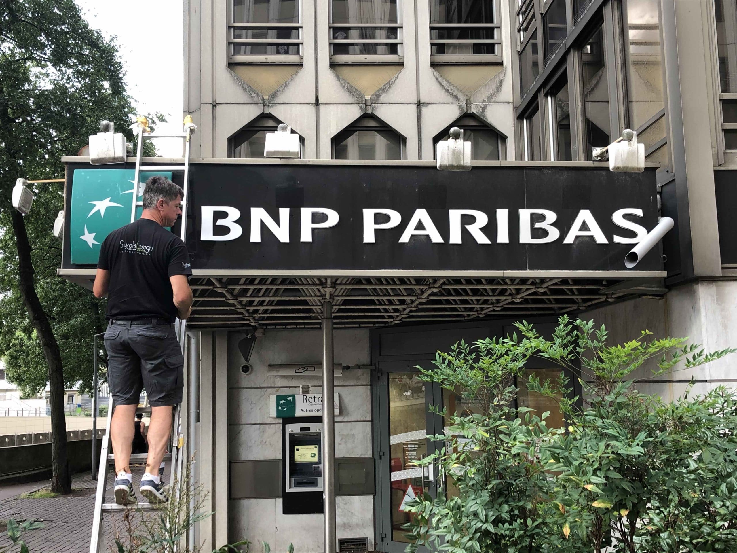 enseigne-agence-bancaire-bnp-paribas-lettrages-agence-bancaire-rénovation-agence-bancaire-paris-sityoka-design