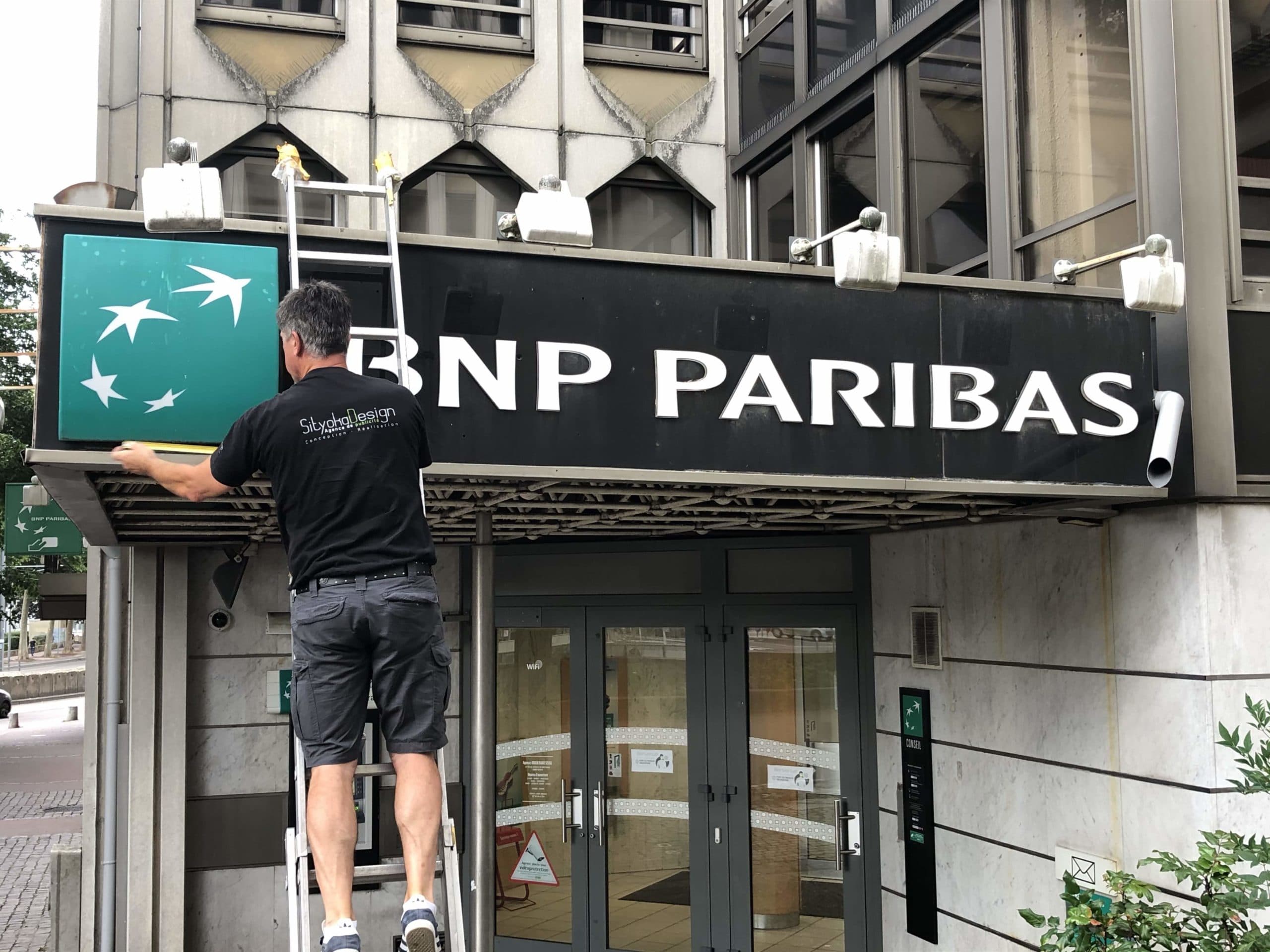 enseigne-agence-bancaire-bnp-paribas-lettrages-agence-bancaire-rénovation-agence-bancaire-rouen-sityoka-design