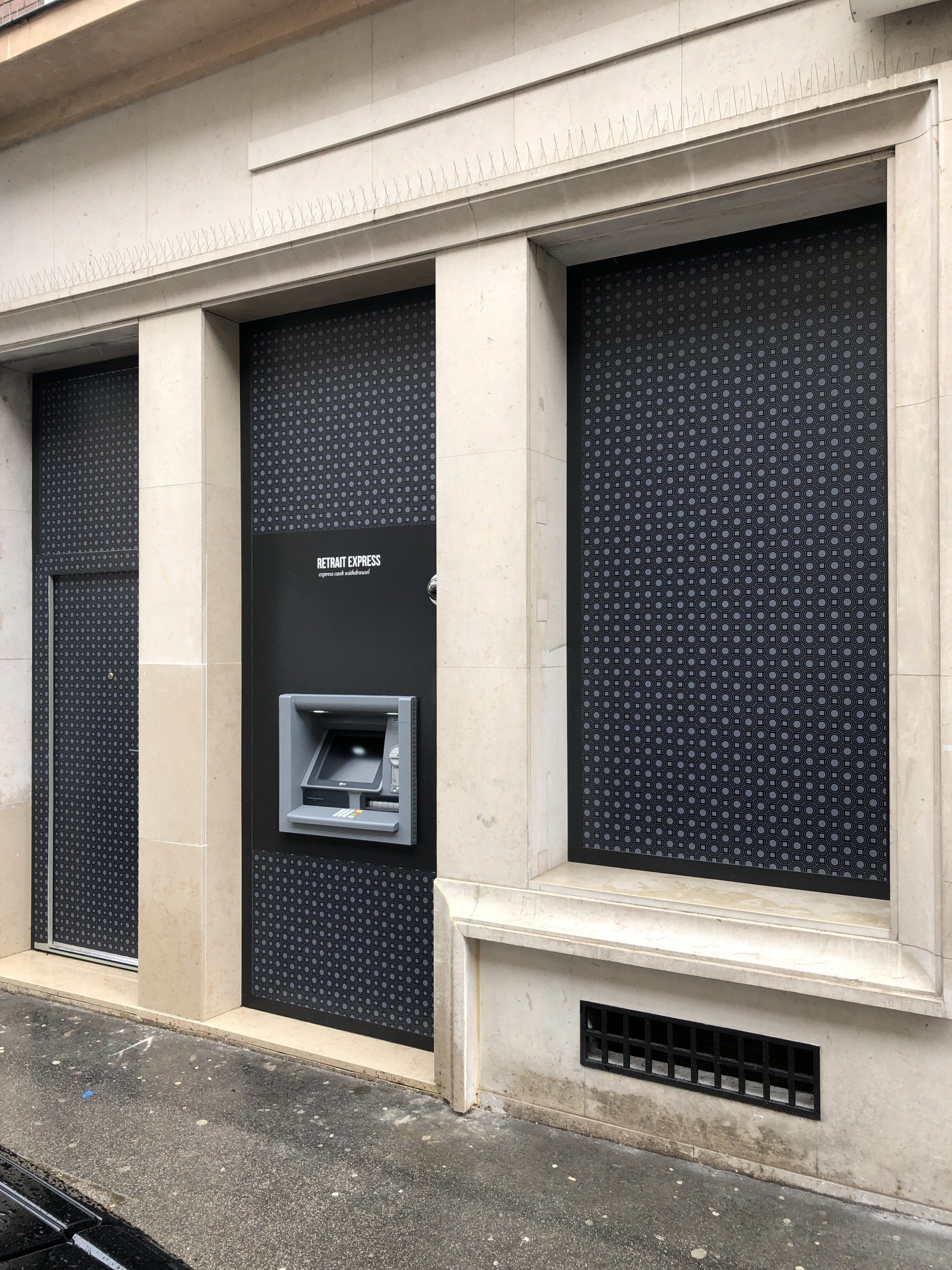 enseigne-agence-bancaire-bnp-paribas-lettrages-agence-bancaire-rénovation-agence-bancaire-caen-sityoka-design