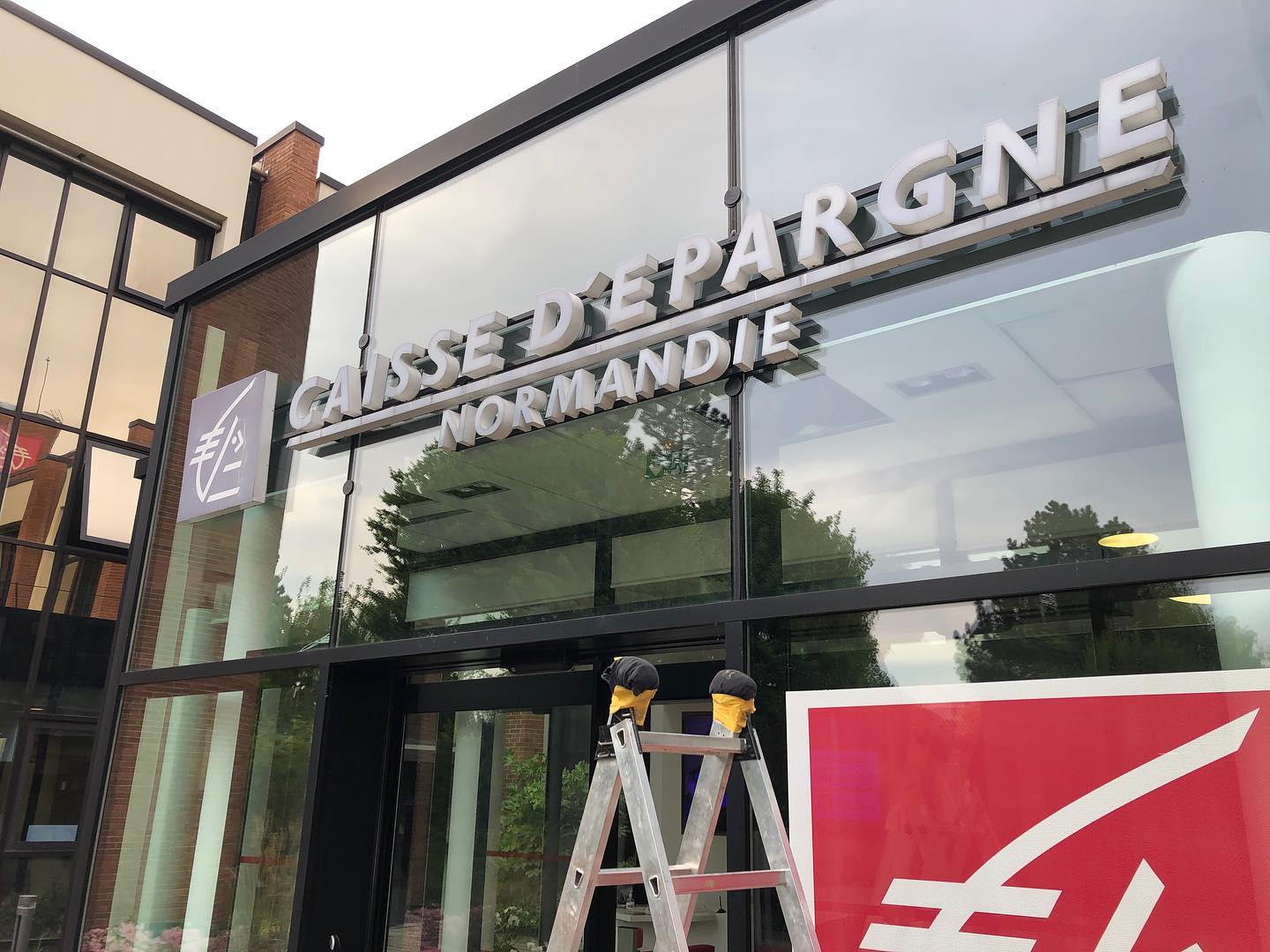 enseigne-bancaire-normandie-agence-de-publicite-rouen-sityoka-design2 enseigne-agence-bancaire-bnp-paribas-lettrages-agence-bancaire-rénovation-agence-bancaire-caen-sityoka-design